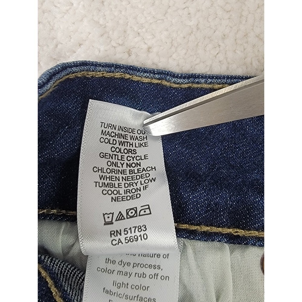 NWT Maurices M Jeans High Rise Distressed Denim Shorts Crochet Lace Trim Size 12 - Picture 6 of 11